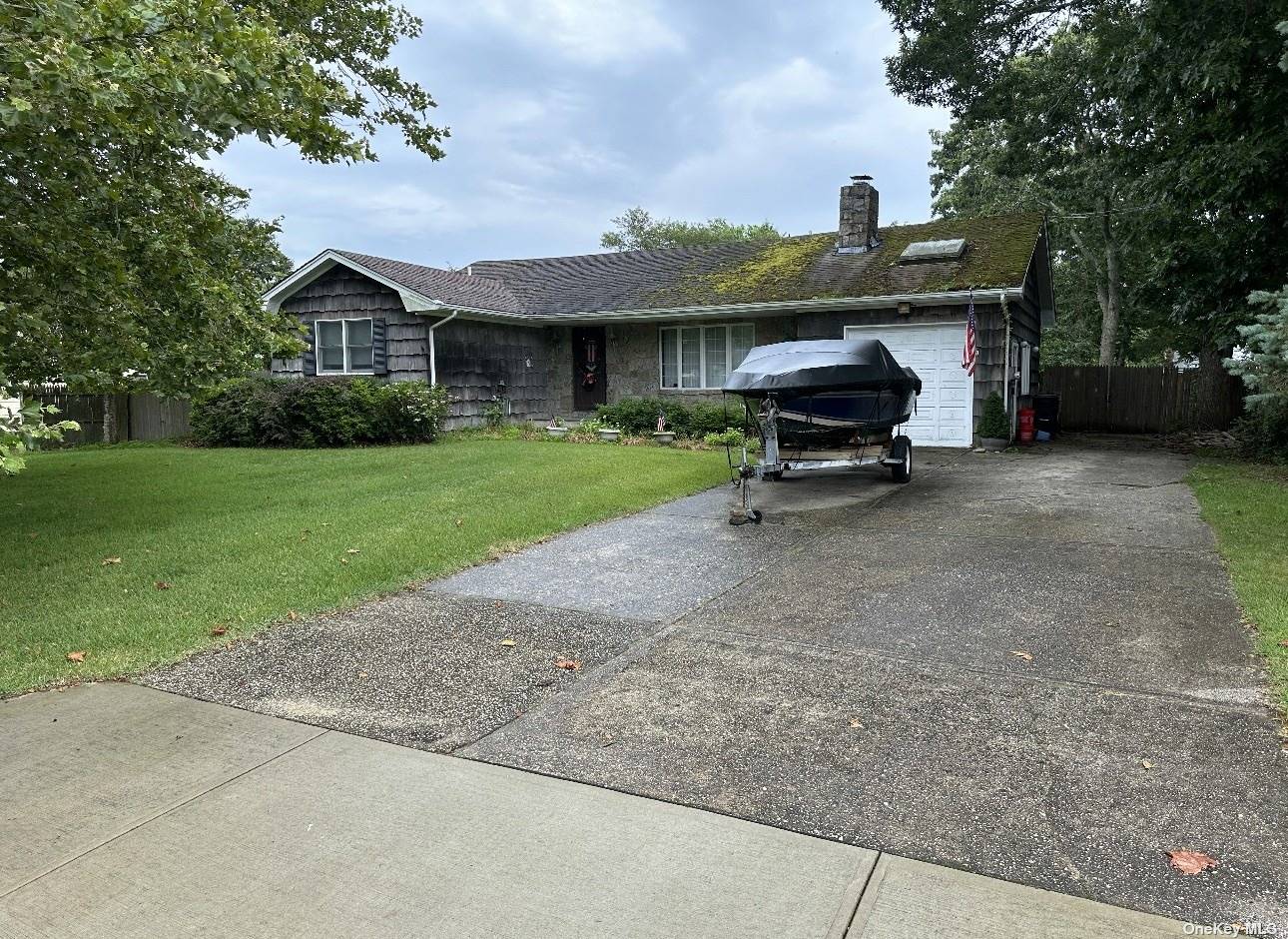 44 Driftwood Lane, East Moriches, NY 11940 Compass