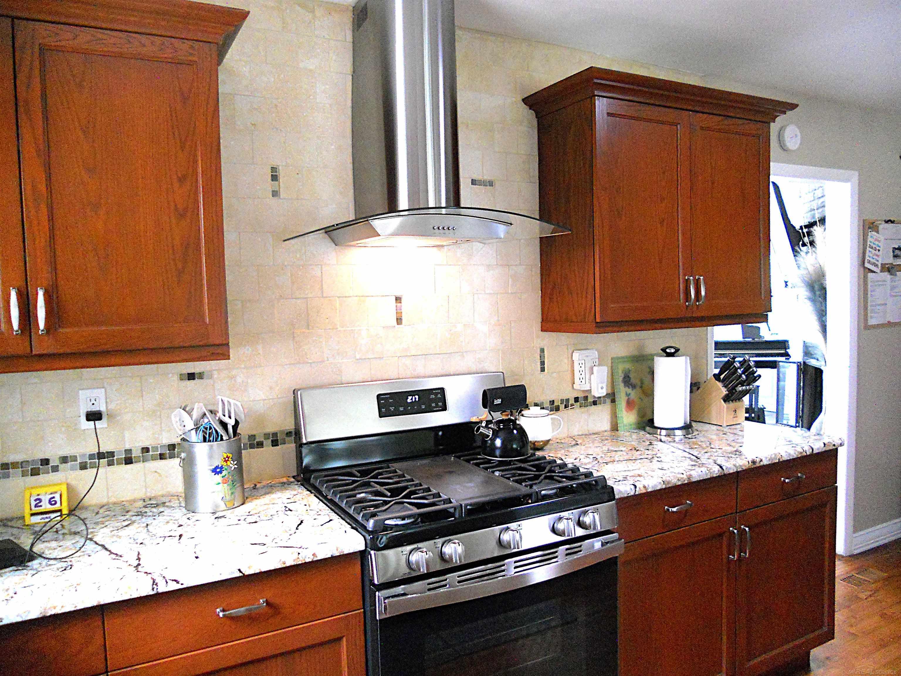 625 Rewold Drive Rochester, MI 48307 - Photo 16 of 69 50213110-4f1017a7-f196-49a6-9b55-ea7fbc8494fa.JPG