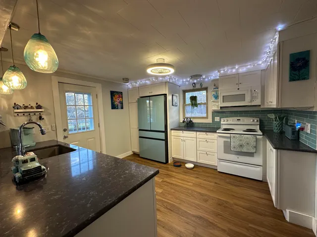 $389,900 | 188 Sawyers Crossing Road, Swanzey, NH 03446