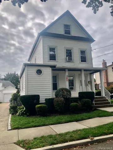 $998,108 | 108 Elizabeth Street, Floral Park, NY 11001