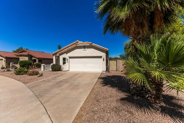 $2,750 | 1134 East Pedro Road, Phoenix, AZ 85042