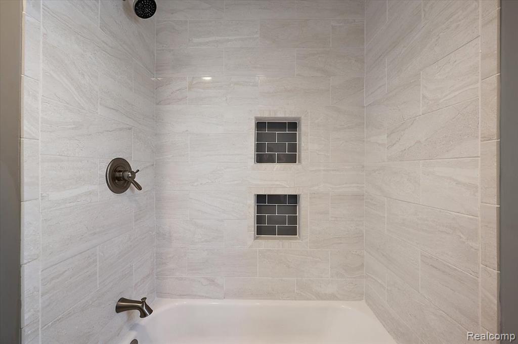 1450 Hampton Road Grosse Pointe Woods, MI 48236 - Photo 22 of 53