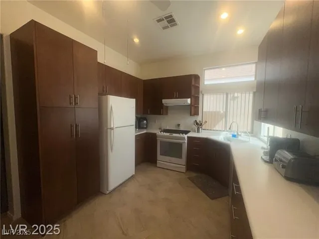 $2,090 | 1720 Pacific Castle Place, Las Vegas, NV 89144