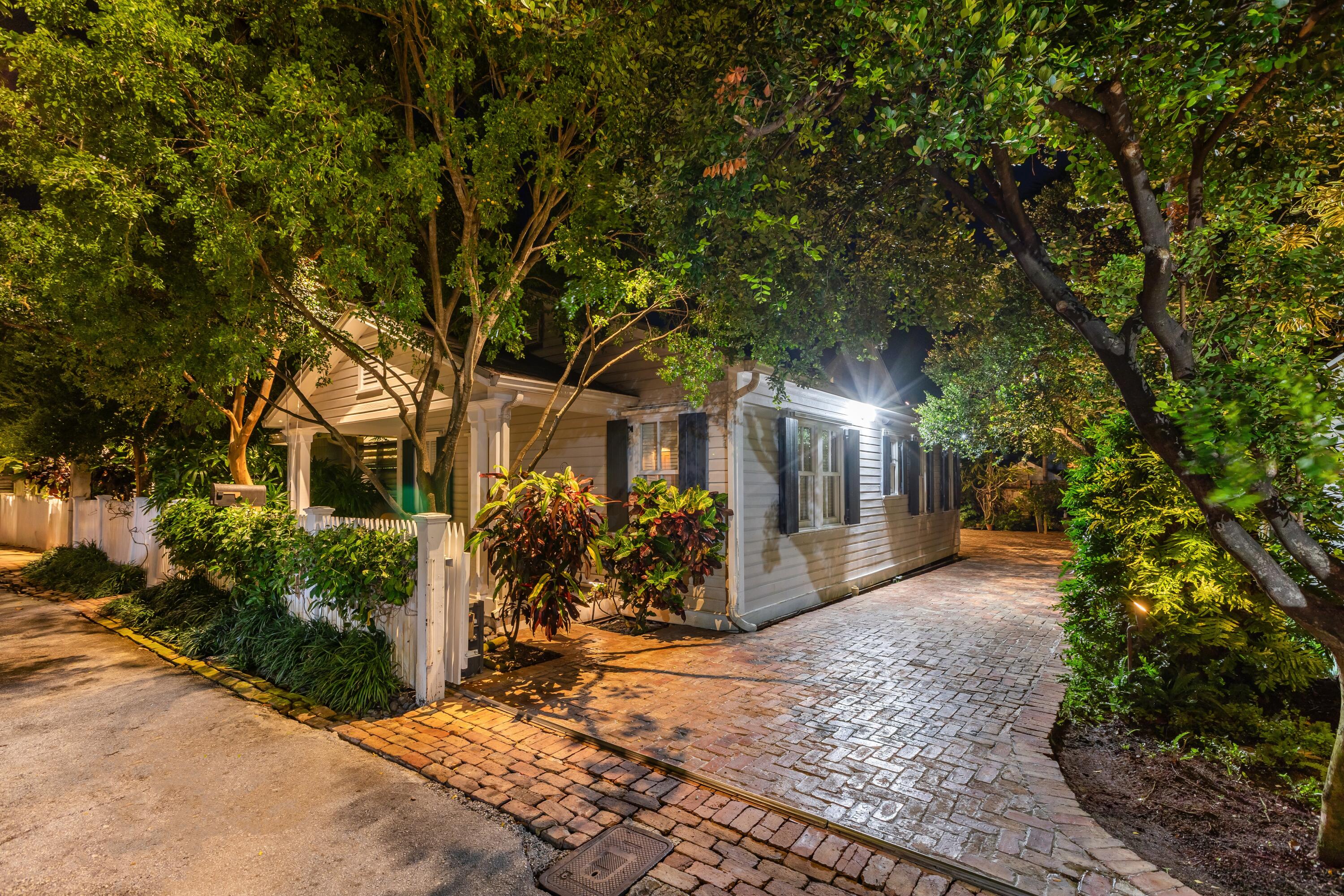 910-914 Watson Street Key West, FL 33040 - Photo 10 of 38 a front view of a house with a yard