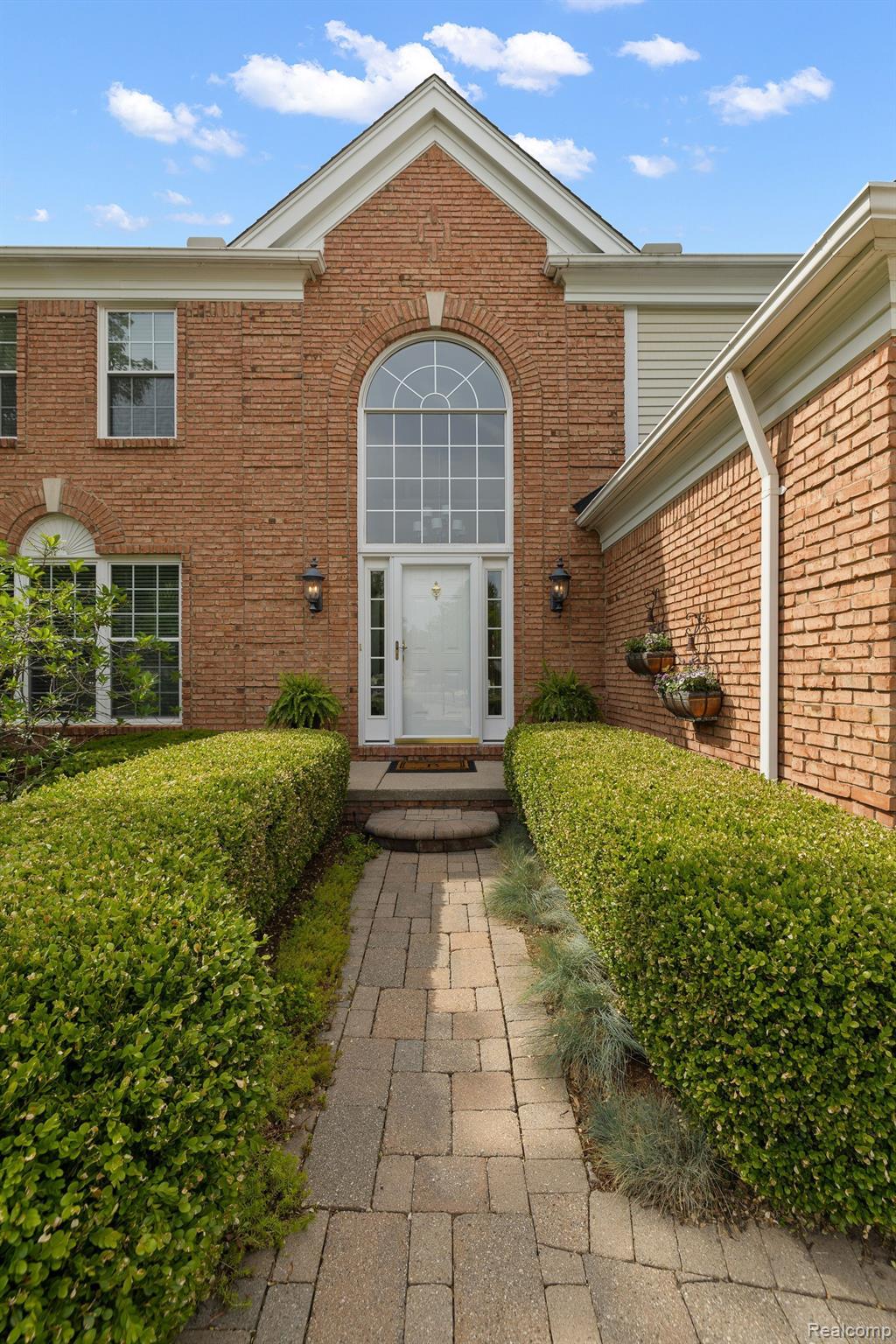 1228 Thames Drive Rochester, MI 48307 - Photo 3 of 34 Gallery Image 3