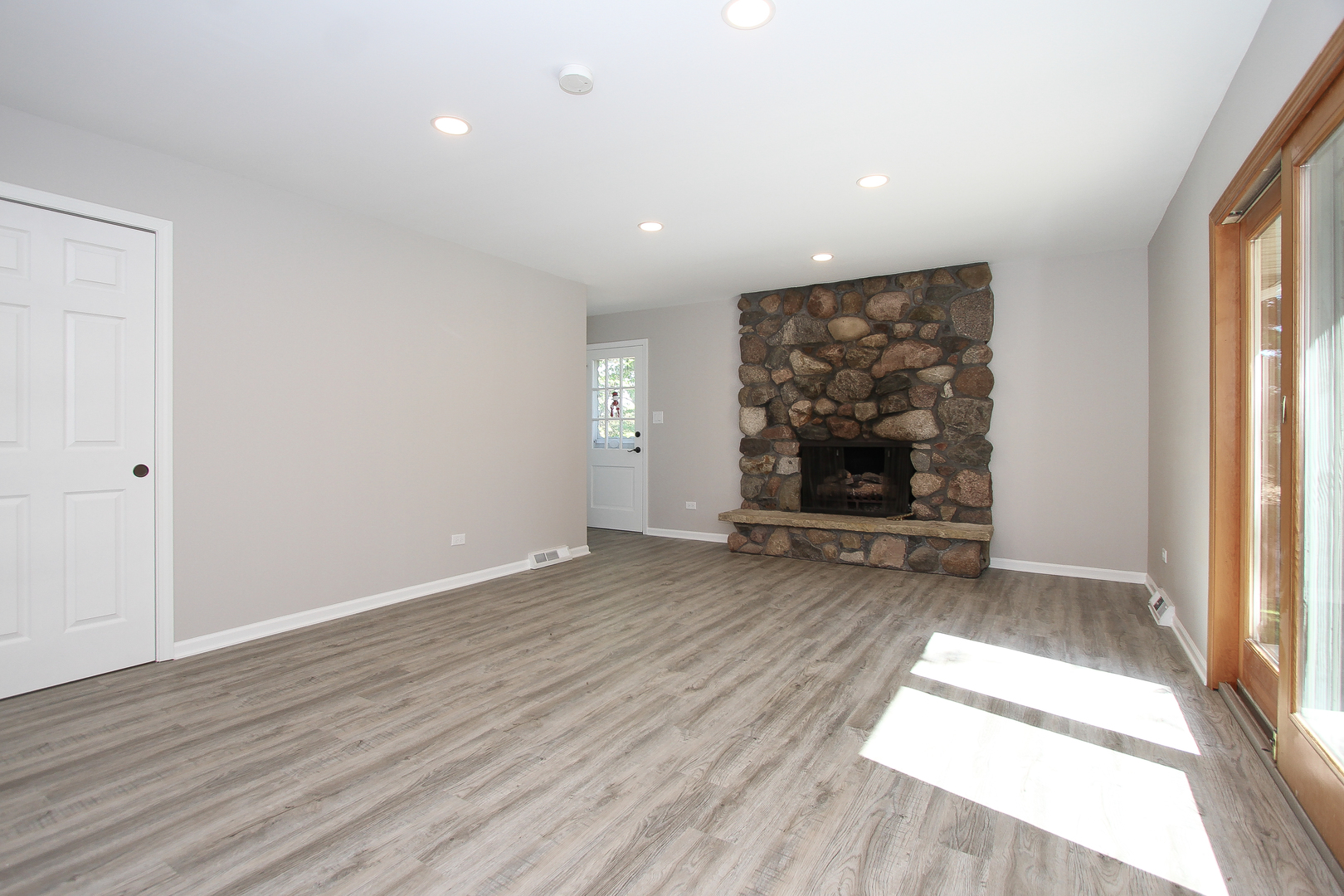 4N725 Klein Road West Chicago, IL 60185 - Photo 8 of 30 Gallery Image 8