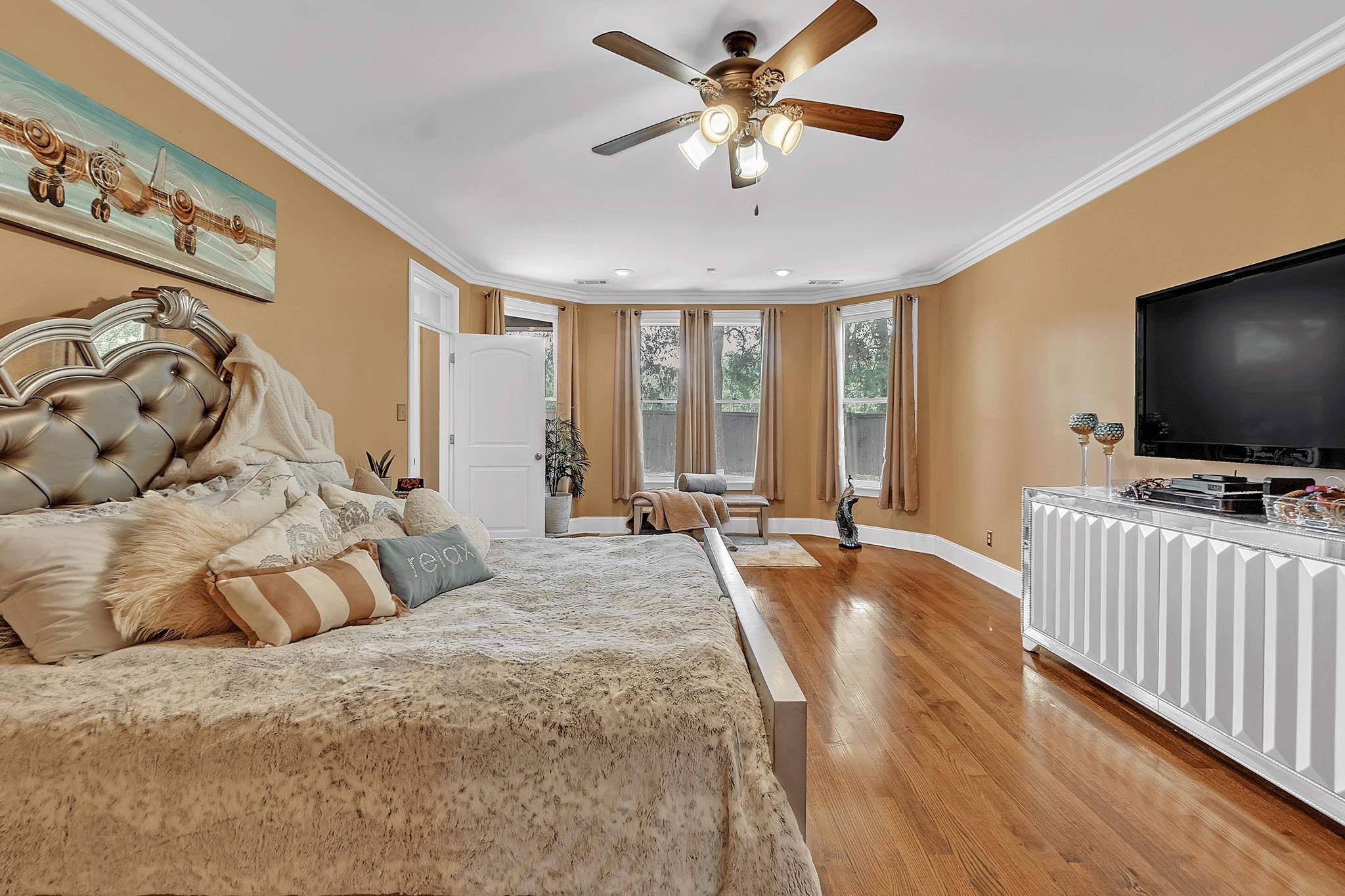 649 Ridge Springs Road Collierville, TN 38017 - Photo 23 of 38 Spacious room featuring wood-finish flooring, a ceiling fan with integrated lighting, and crown molding