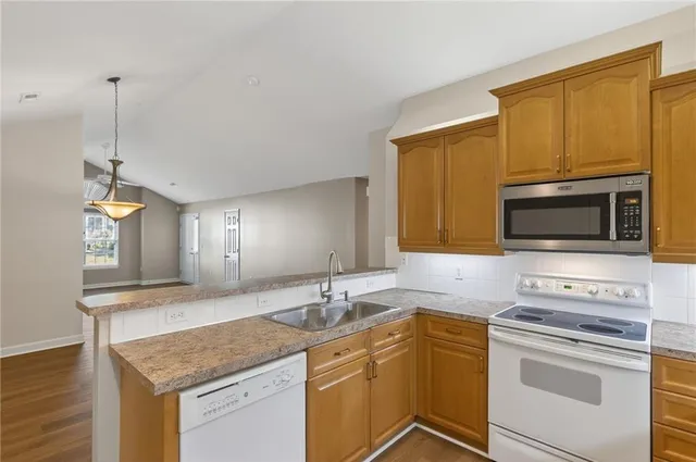 $339,900 | 23136 West 71st Terrace, Shawnee, KS 66227