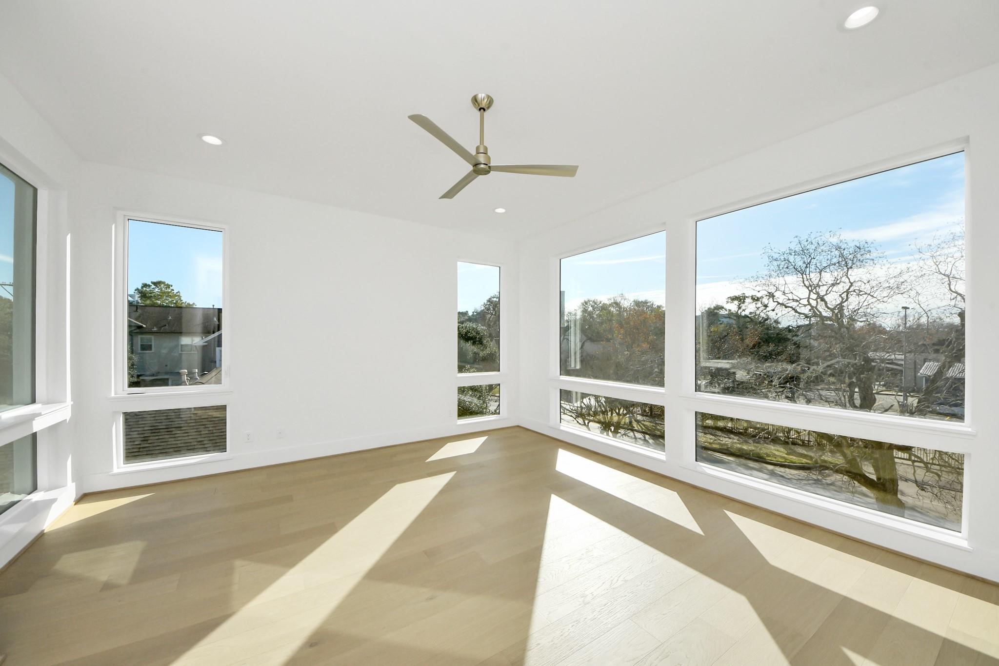 2232 Swift Boulevard Houston, TX 77030 - Photo 34 of 46 Secondary bedroom with en-suite bath and walk-in closet.