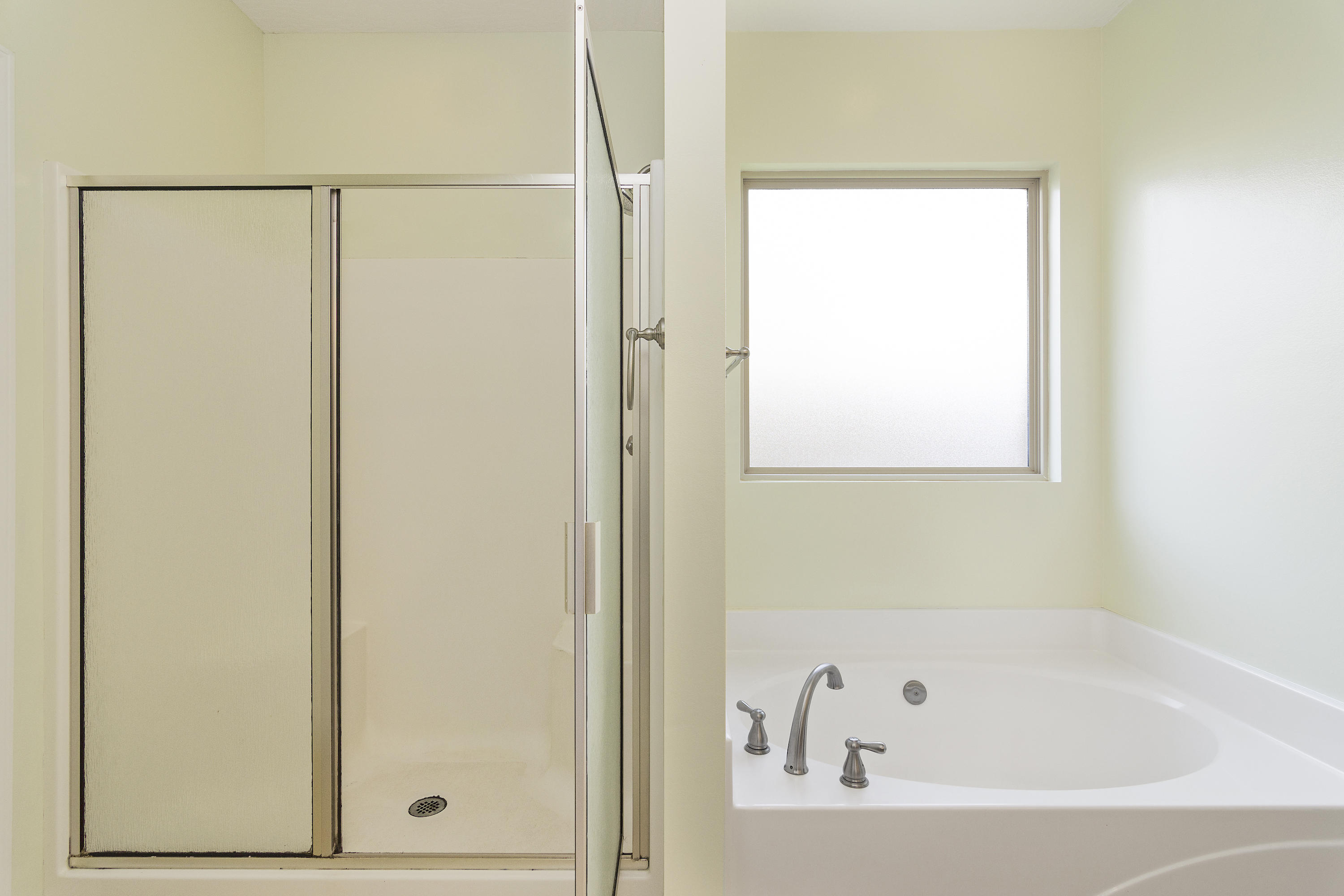 4605 Hermosa Road Crestview, FL 32539 - Photo 29 of 46 a white bath tub sitting next to a shower