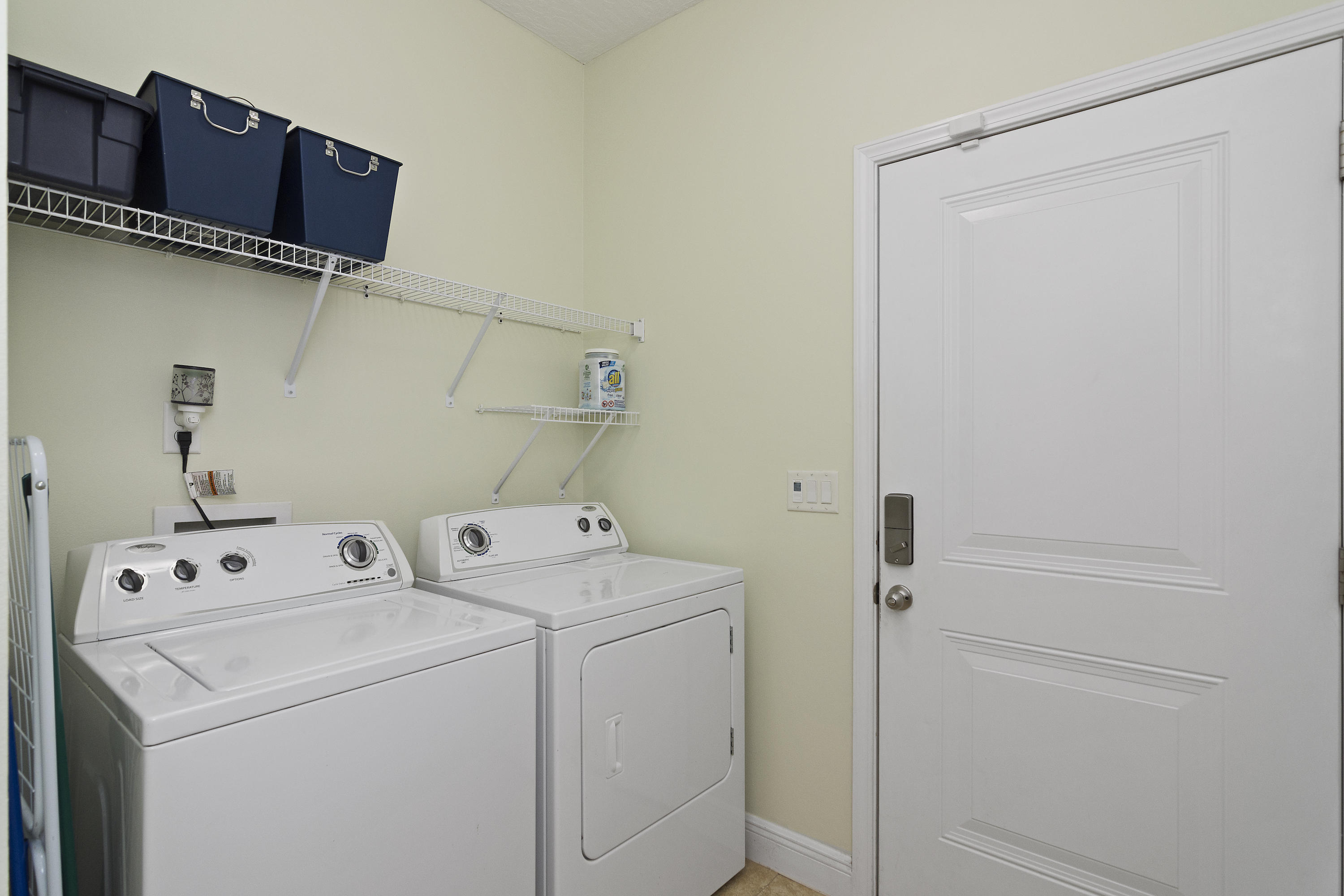 4605 Hermosa Road Crestview, FL 32539 - Photo 38 of 46 a utility room with dryer and washer