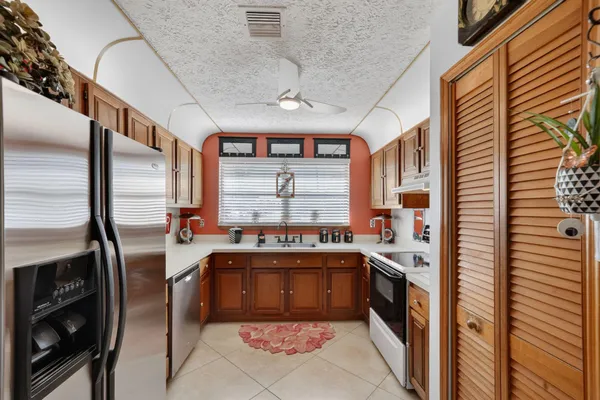 $400,000 | 4543 Southeast Dryfus Avenue, Stuart, FL 34997