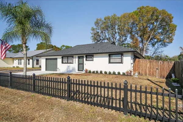 $400,000 | 4543 Southeast Dryfus Avenue, Stuart, FL 34997