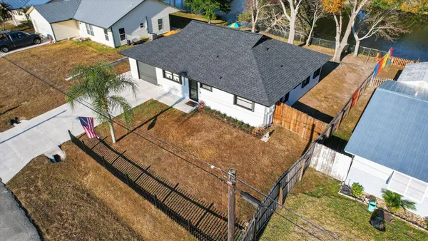 $400,000 | 4543 Southeast Dryfus Avenue, Stuart, FL 34997