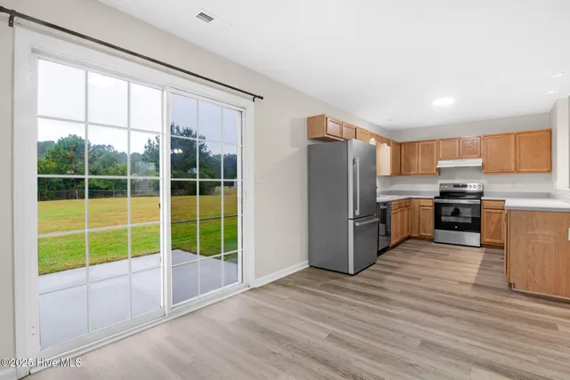 $1,600 | 402 Sumrell Way, Hubert, NC 28539