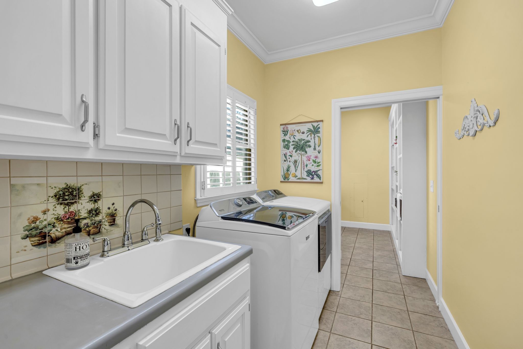 1810 Waterford Road Murfreesboro, TN 37129 - Photo 16 of 43 a kitchen with stainless steel appliances a sink a stove and cabinets