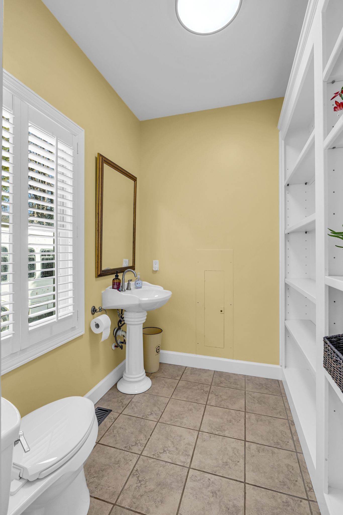 1810 Waterford Road Murfreesboro, TN 37129 - Photo 17 of 43 a bathroom with a sink a toilet and tub