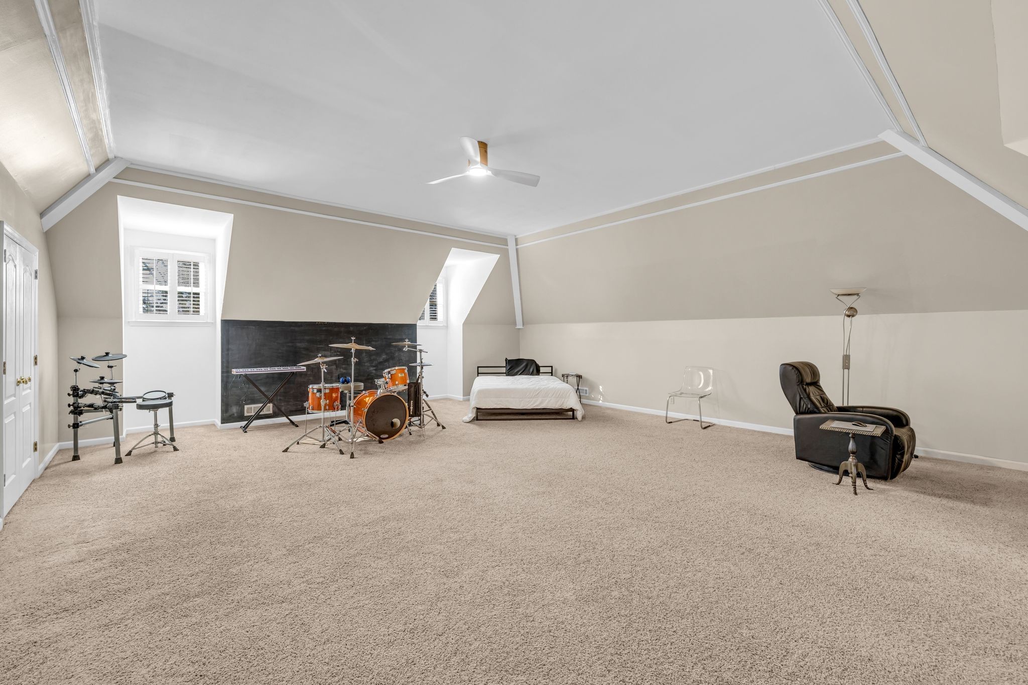 1810 Waterford Road Murfreesboro, TN 37129 - Photo 31 of 43 a view of a livingroom with furniture and a couch