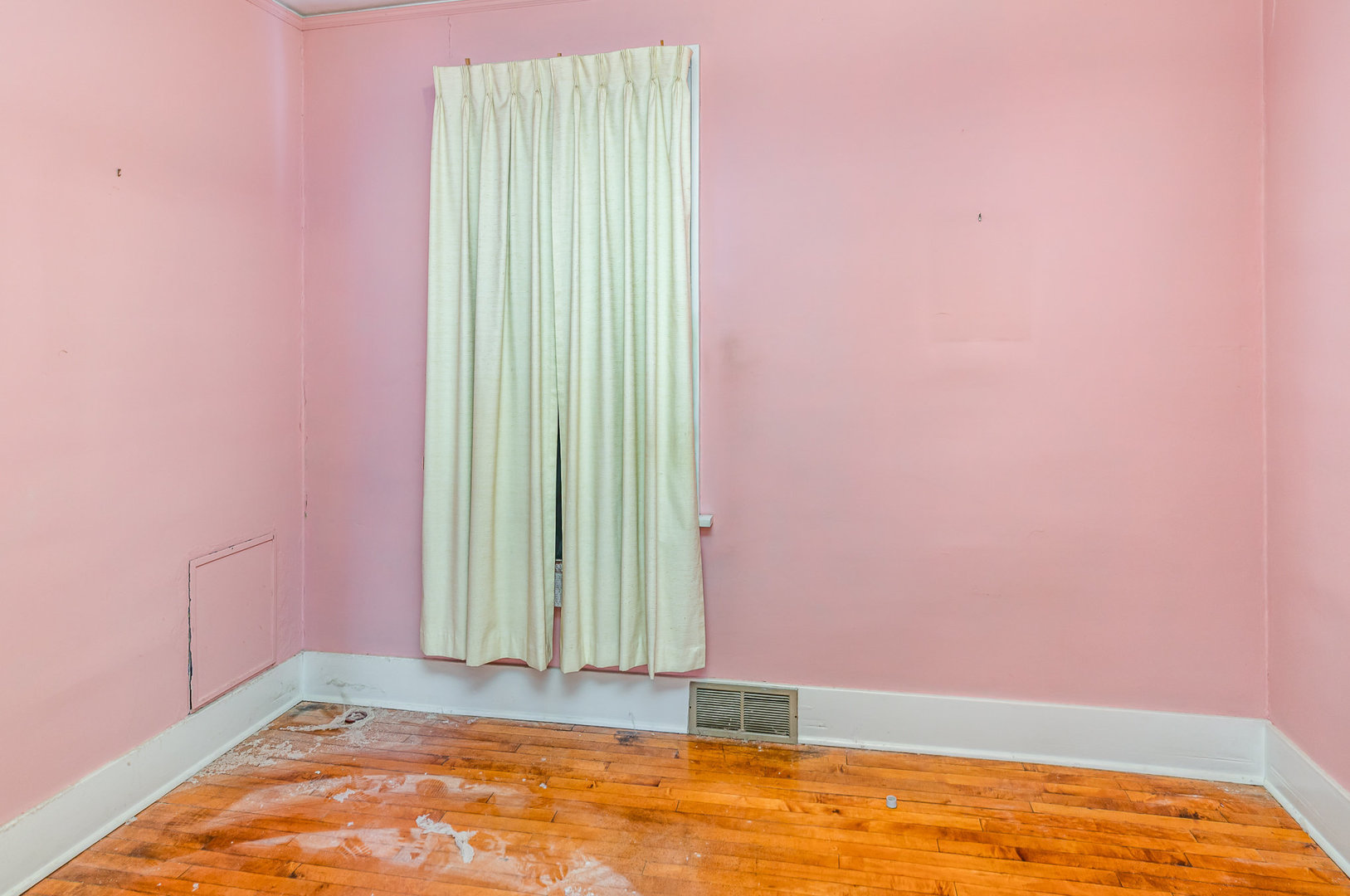 2723 Indiana Avenue Lansing, IL 60438 - Photo 13 of 18 a view of a room with window