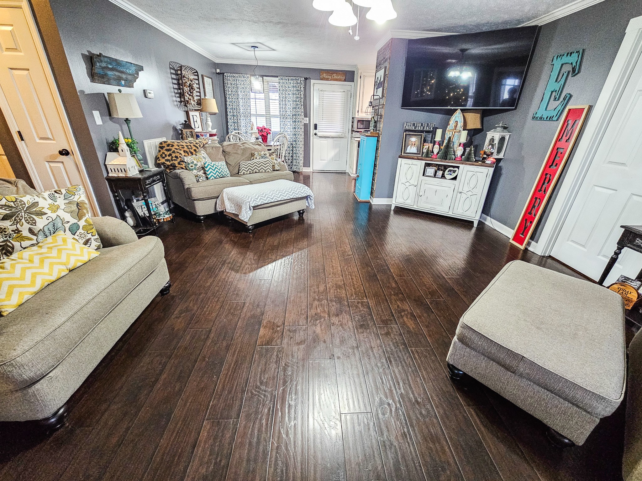 16 Volunteer Road Petersburg, TN 37144 - Photo 4 of 28 a living room with furniture and a wooden floor