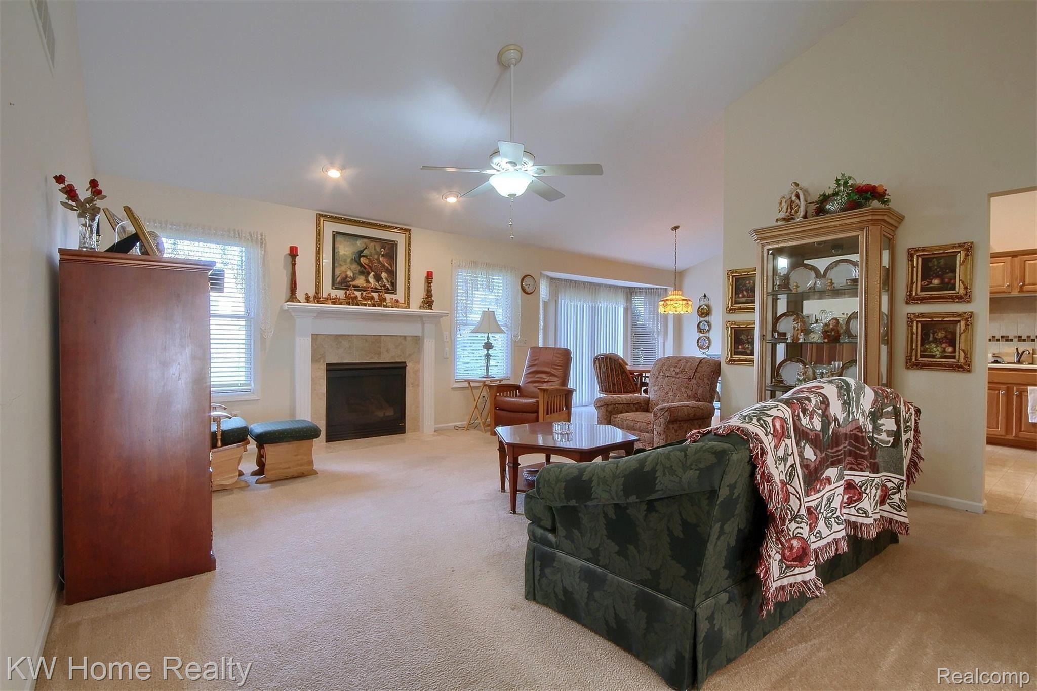 22441 Timber Ridge Court Trenton, MI 48183 - Photo 5 of 29 5-Great Room.jpg