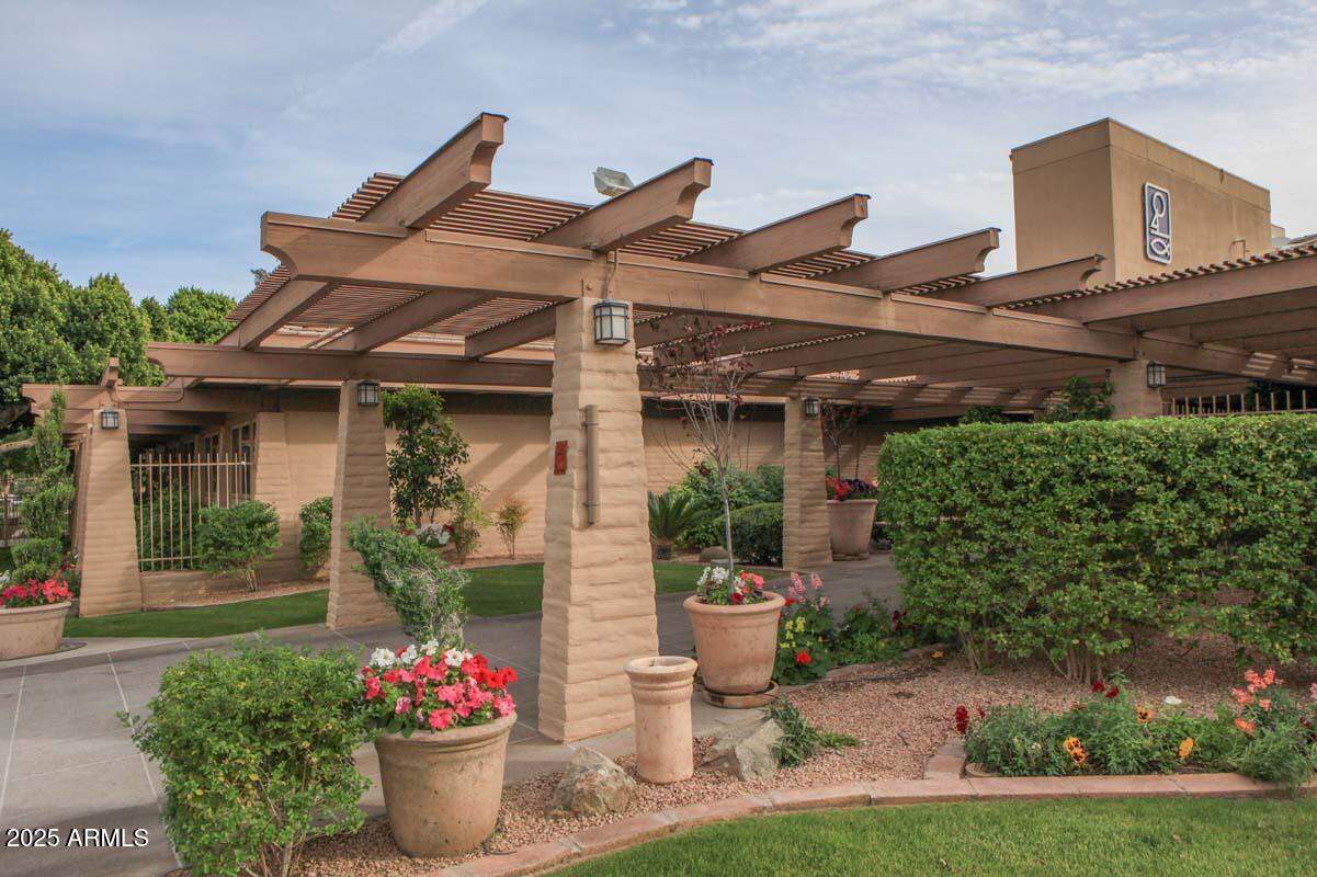 5627 South Crows Nest Road Tempe, AZ 85283 - Photo 70 of 93 a front view of a house with a garden