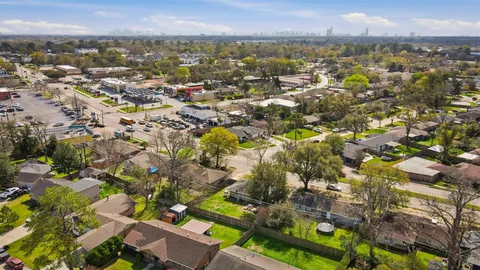 $299,000 | 9522 Hammerly Boulevard, Houston, TX 77080
