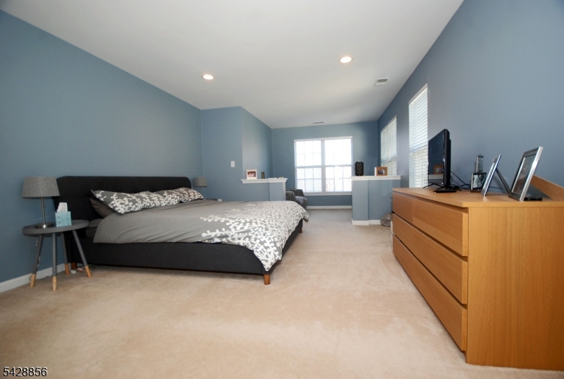38 Honeyman Road Bernards, NJ 07920 - Photo 17 of 33