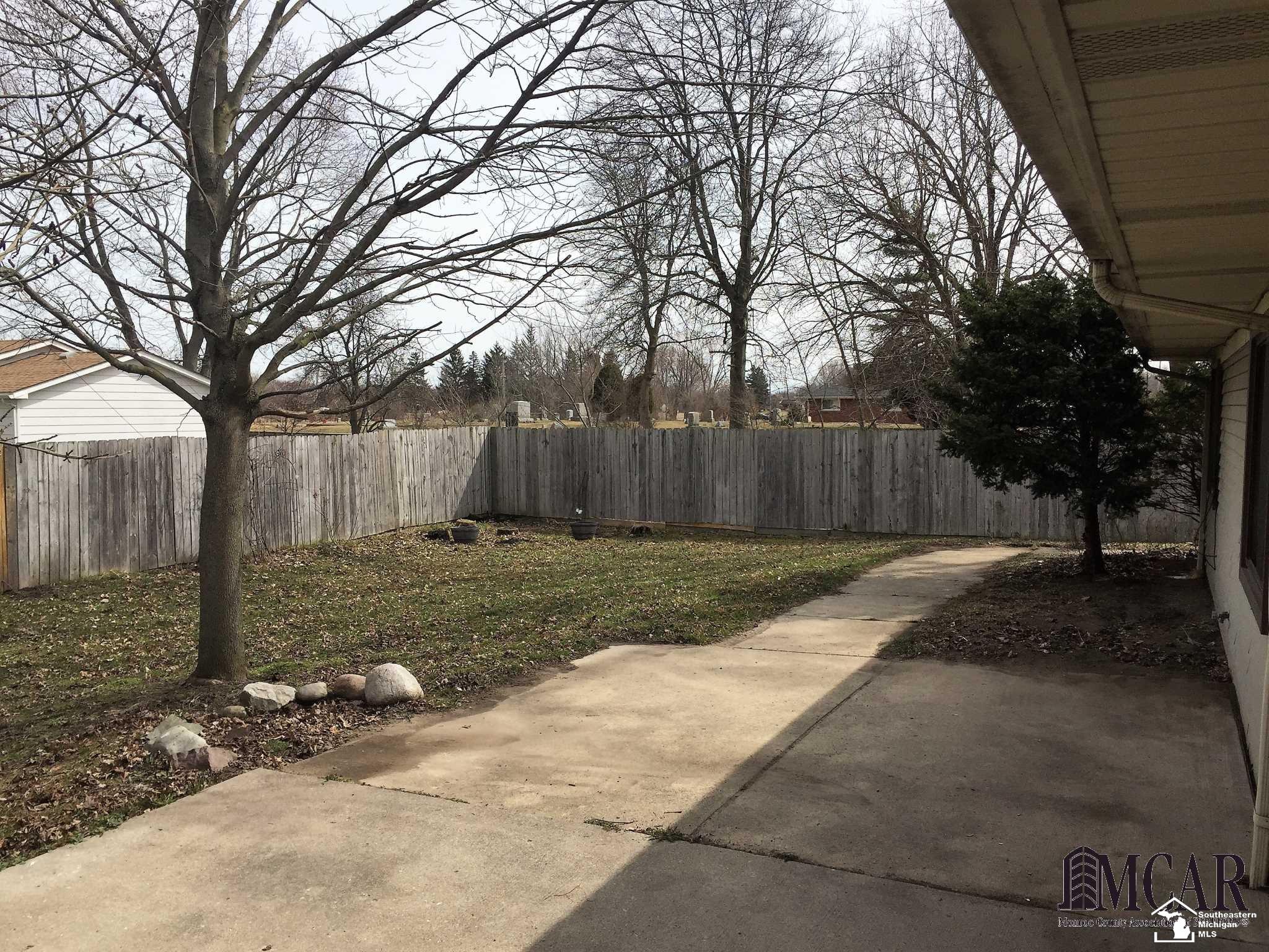 28545 Nieman Road New Boston, MI 48164 - Photo 17 of 20 Back yard patio