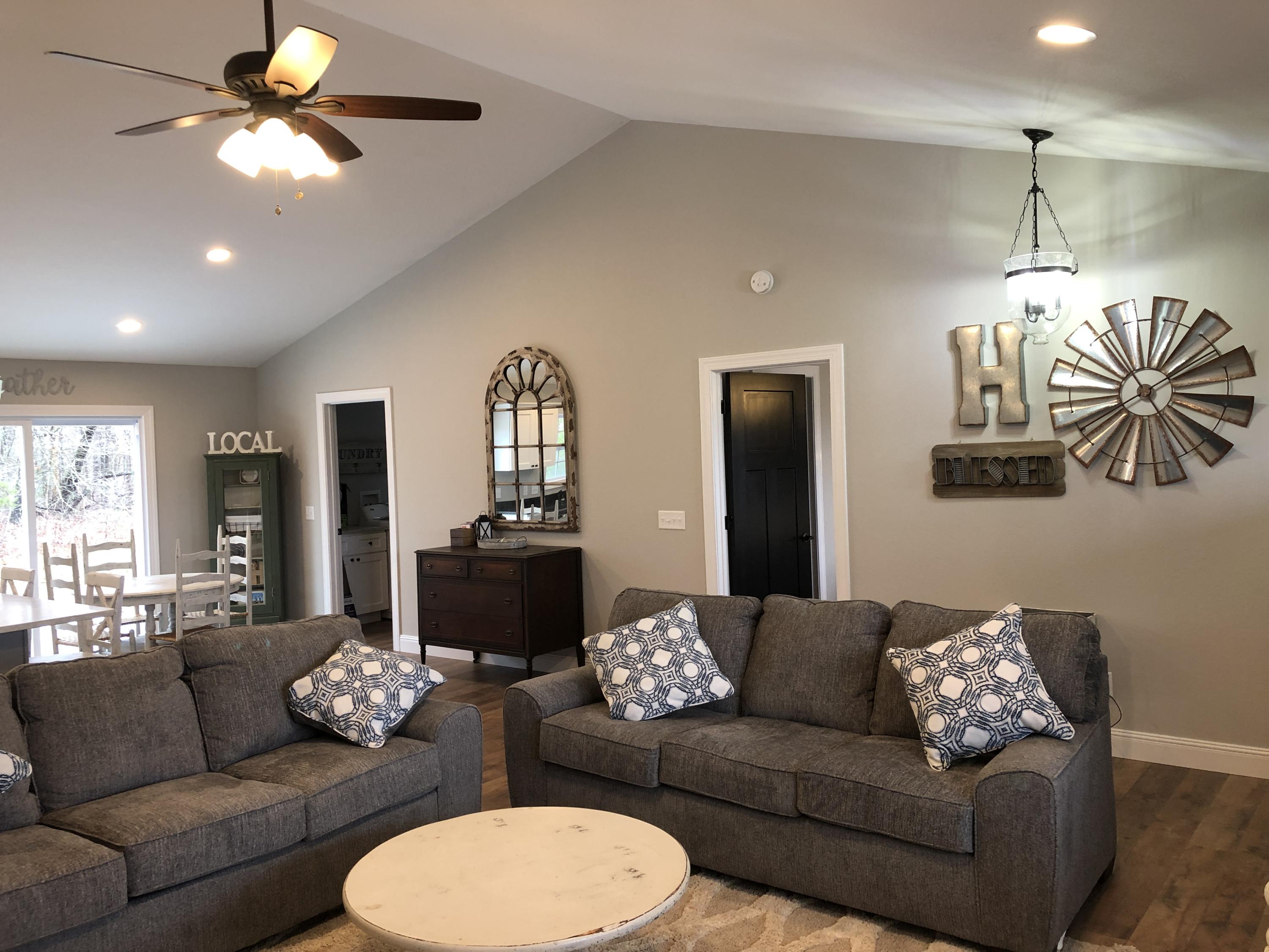 68 Panther Valley Road Crossville, TN 38555 - Photo 7 of 11 Living Room