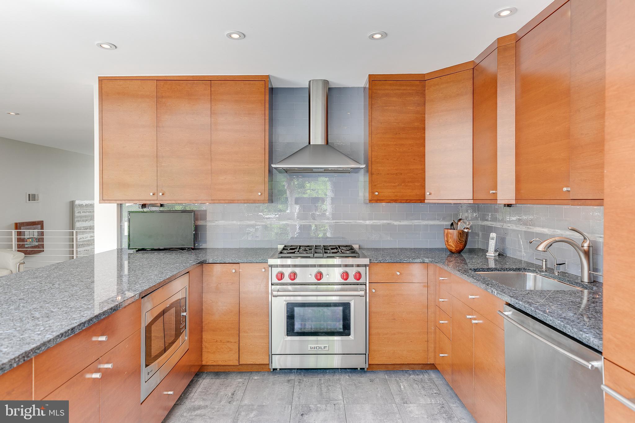 228 Locust Street Philadelphia, PA 19106 - Photo 12 of 30