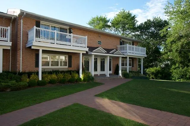 $2,670 | 42 Claire Court, Unit 42, West Babylon, NY 11704