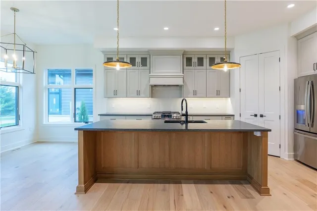 $989,000 | 2760 West 133rd Terrace, Leawood, KS 66209