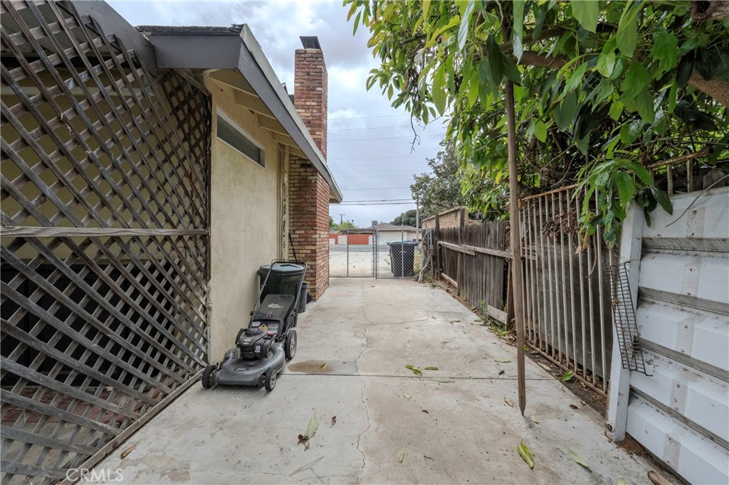 8841 California Riverside, CA 92503 - Photo 24 of 25