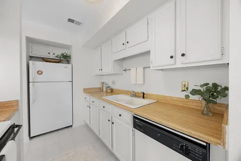 $1,500 | 4159 Steck Avenue, Unit 258, Austin, TX 78759