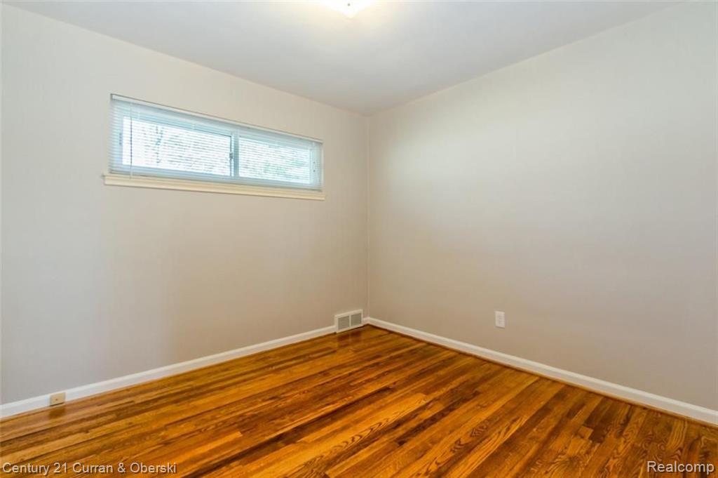 28451 Bayberry Road Farmington Hills, MI 48331 - Photo 8 of 18