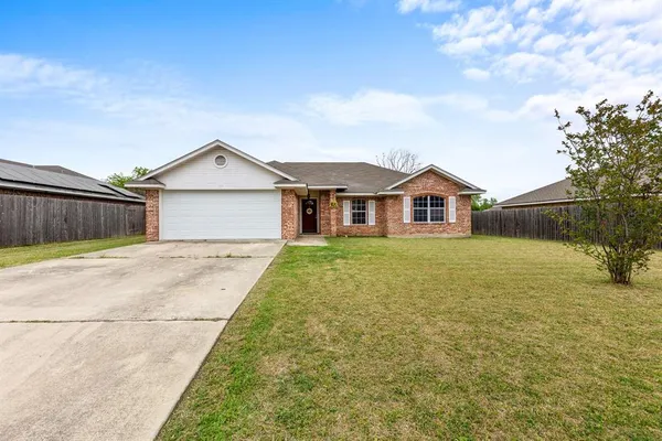 $225,000 | 113 Bobcat Drive, Lacy-Lakeview, TX 76705