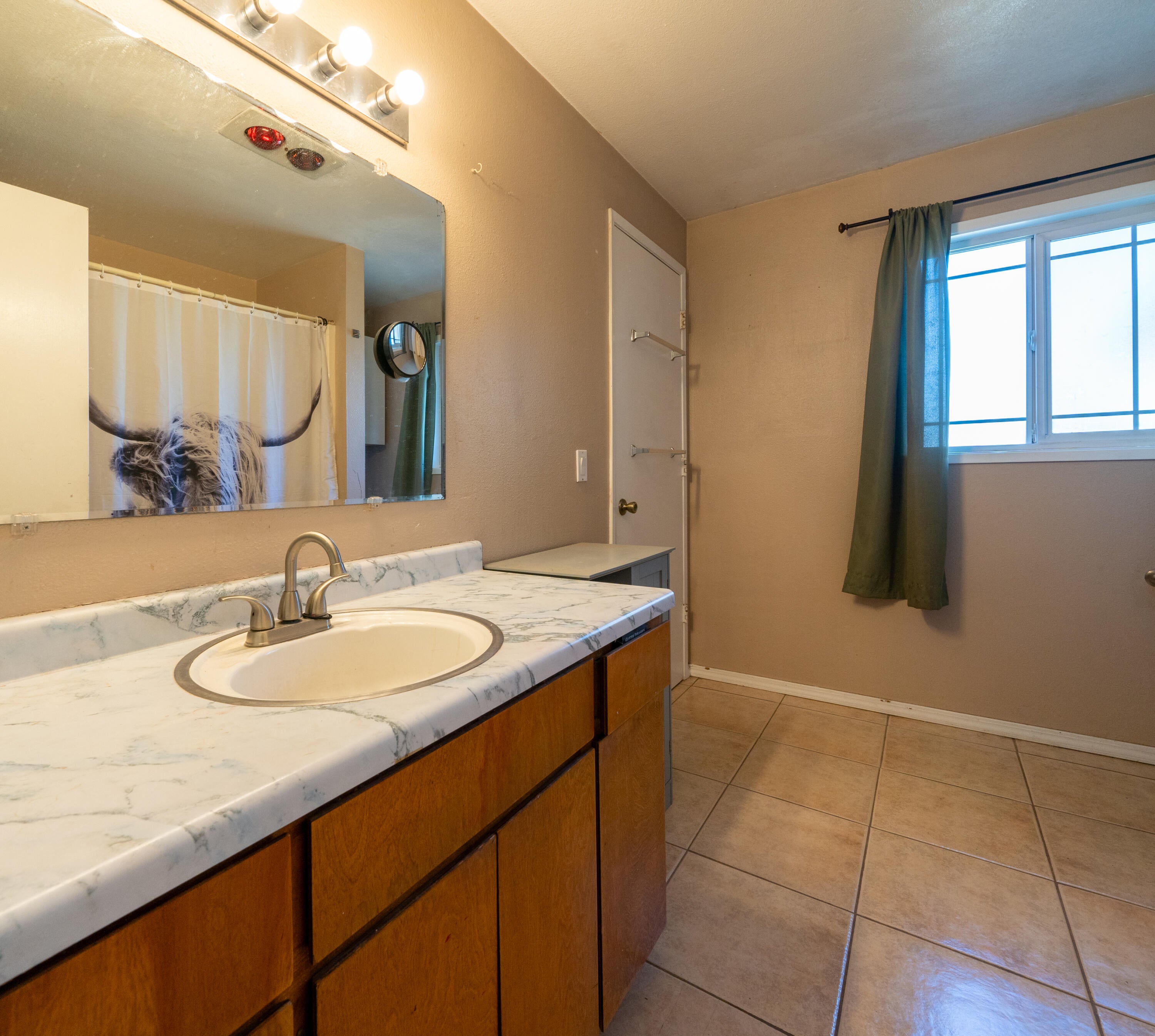 649 Southwest 33rd Street Redmond, OR 97756 - Photo 12 of 30 Bathroom
