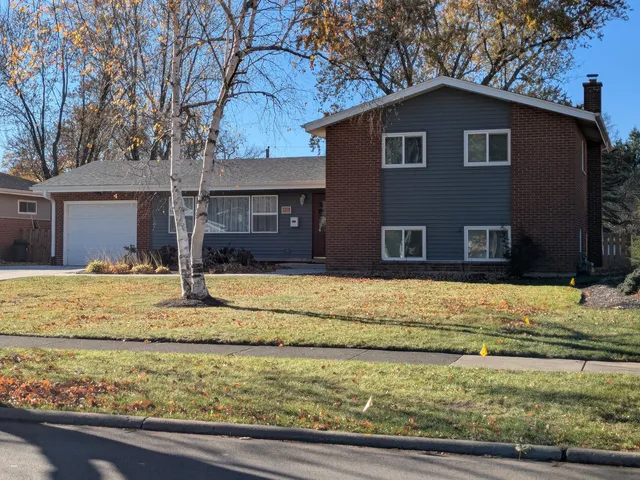 $3,700 | 6 South Waterman Avenue, Arlington Heights, IL 60004