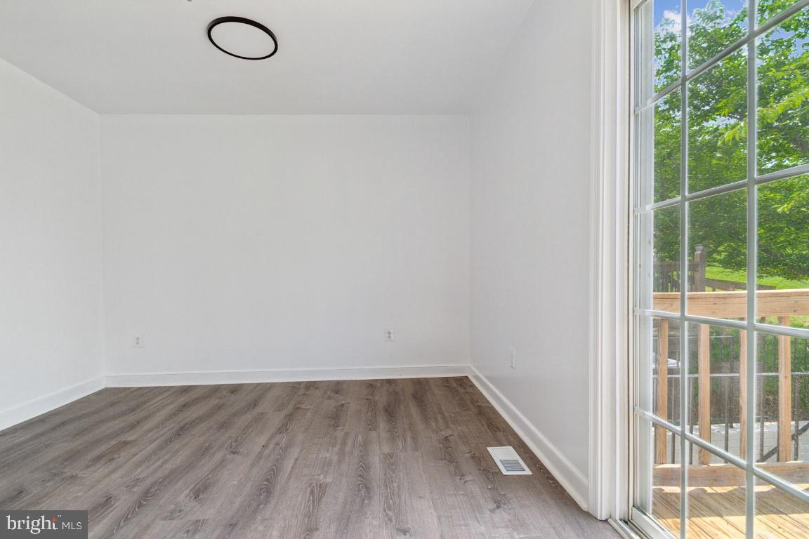 1109 Pomelo Court, Unit 1109 Baltimore, MD 21228 - Photo 13 of 40 a view of a room