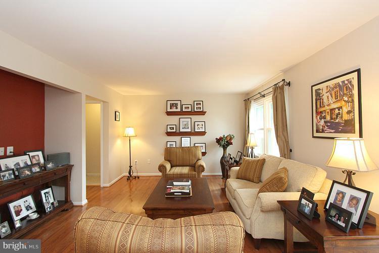 1027 Mondrian Terrace Silver Spring, MD 20904 - Photo 25 of 29 Living Room