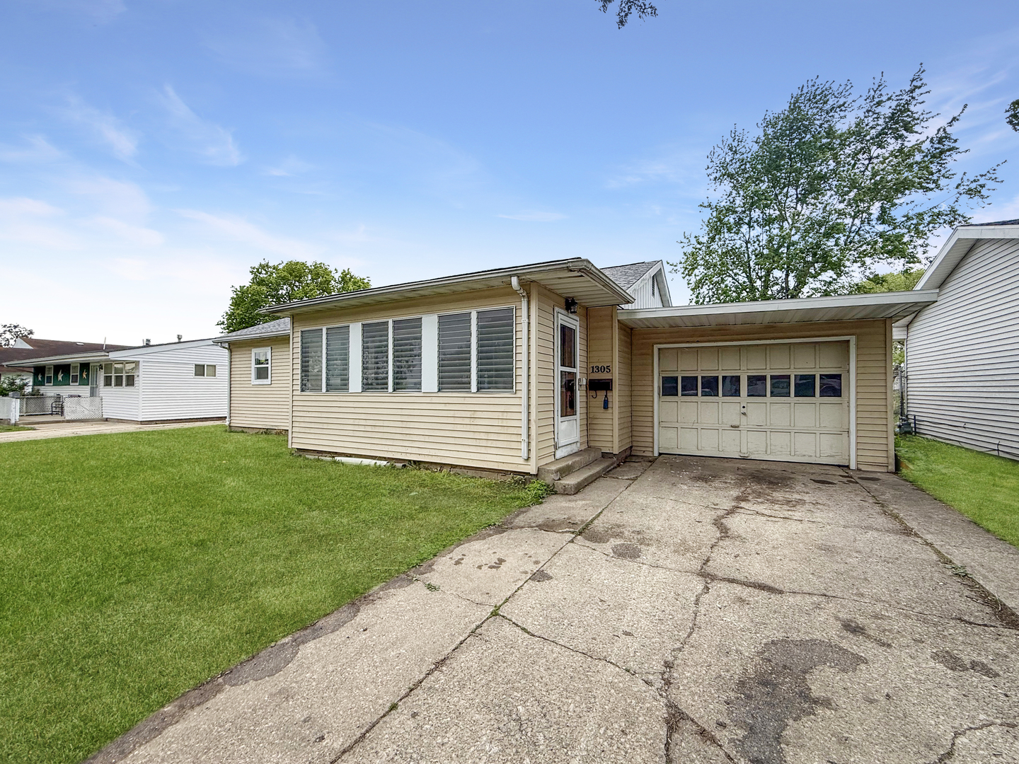 1305 Harper Drive Rantoul, IL 61866 - Photo 2 of 10 a front view of a house with a garden