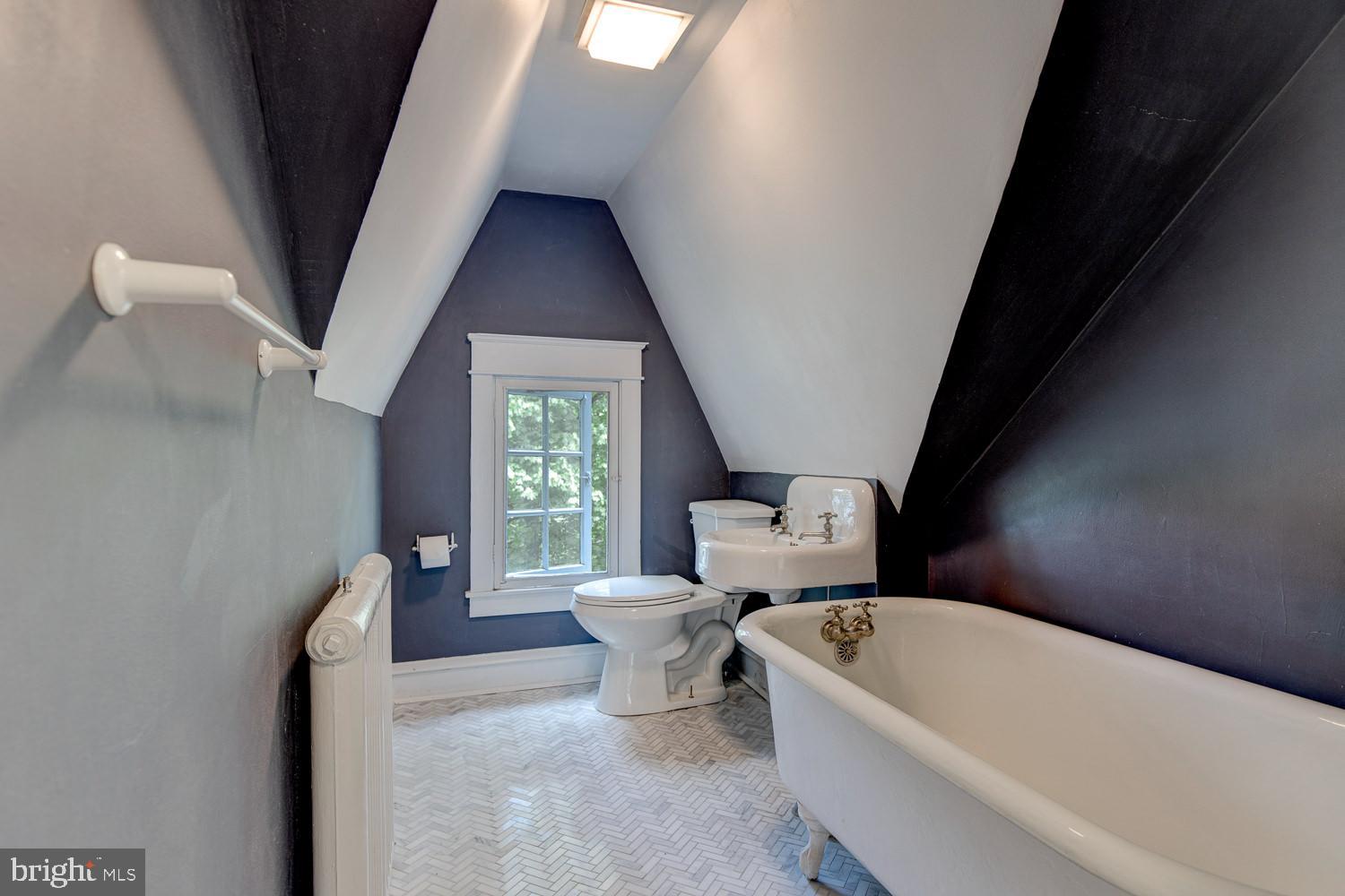 199 Woodward Road Media, PA 19063 - Photo 25 of 32 3rd Floor Hath bath is renovated.