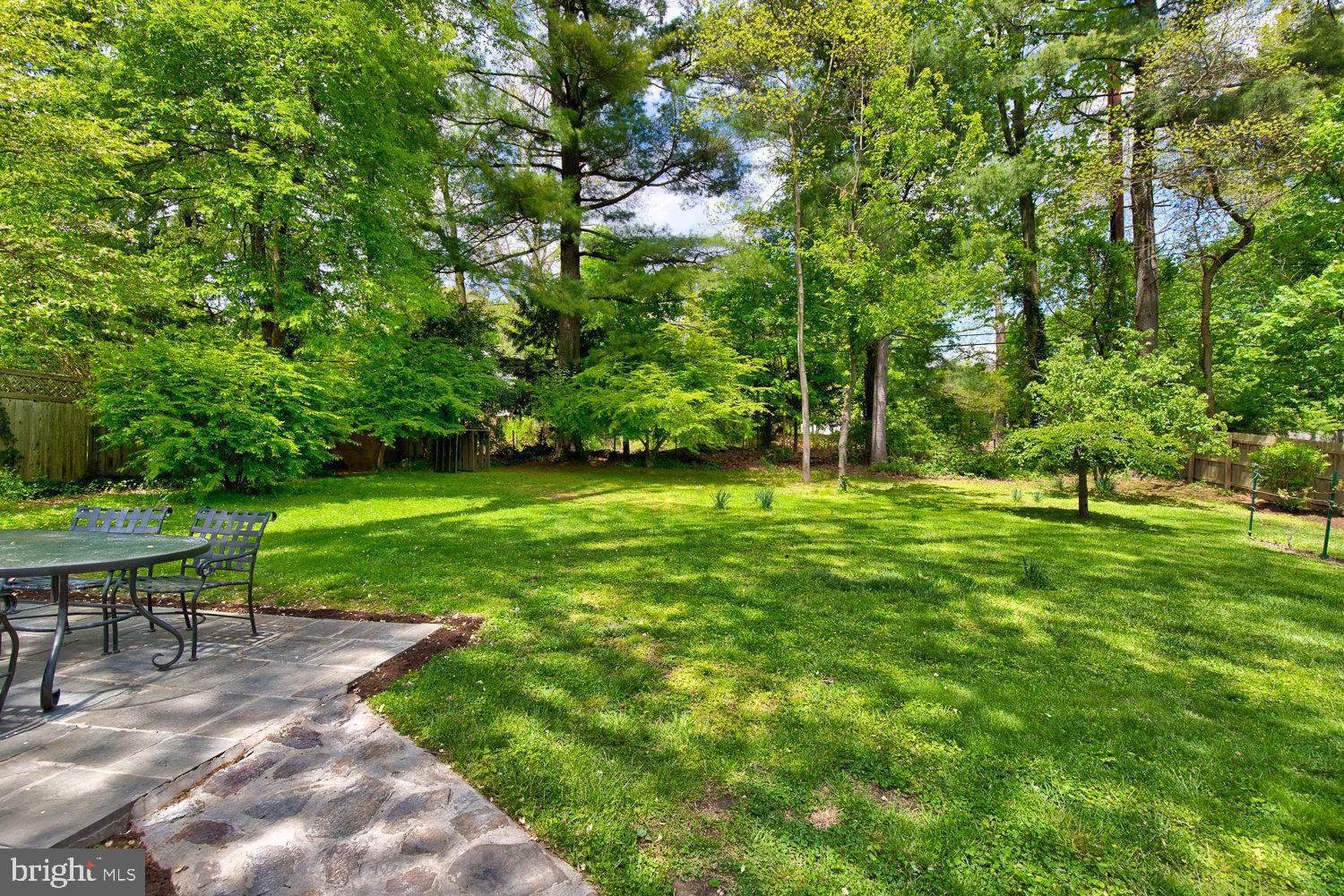 199 Woodward Road Media, PA 19063 - Photo 29 of 32 Patio lush green backyard