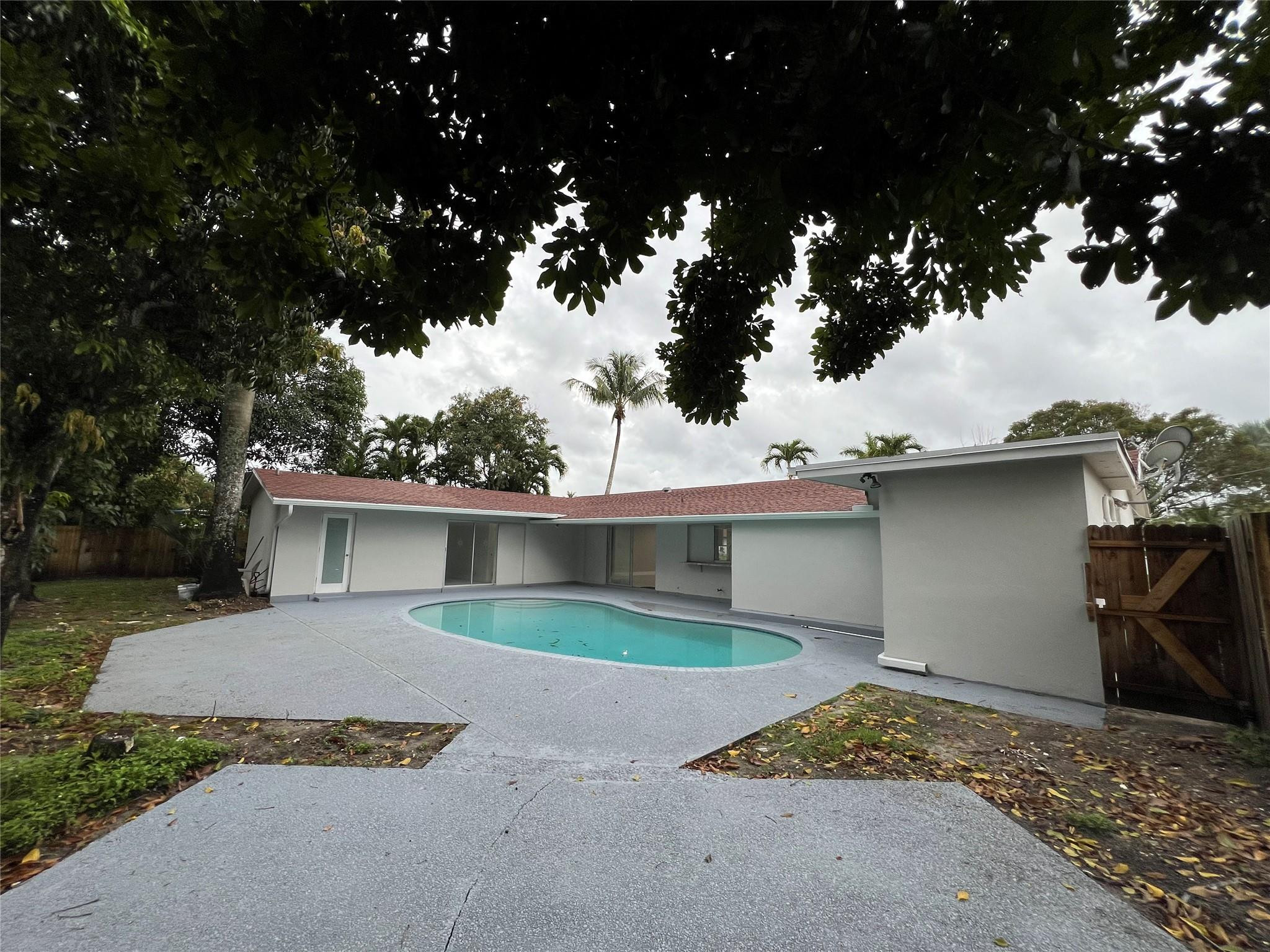 560 Ridgewood Lane Plantation, FL 33317 - Photo 19 of 24 Photo 19