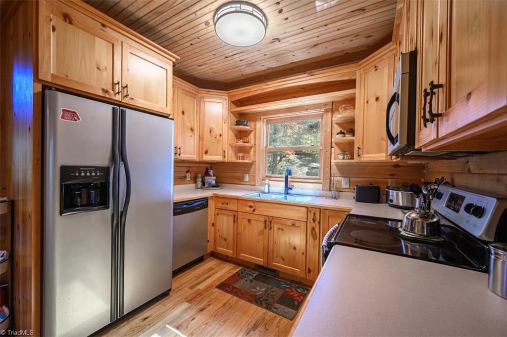 87 Prater Cove Road Franklin, NC 28734 - Photo 17 of 35