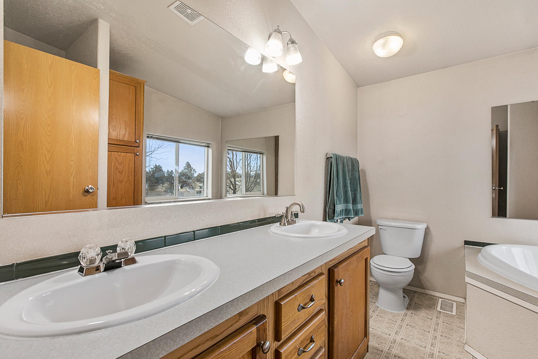 63180 Bend Road Bend, OR 97701 - Photo 9 of 25 2021_01_15_63180_bend_rd-16