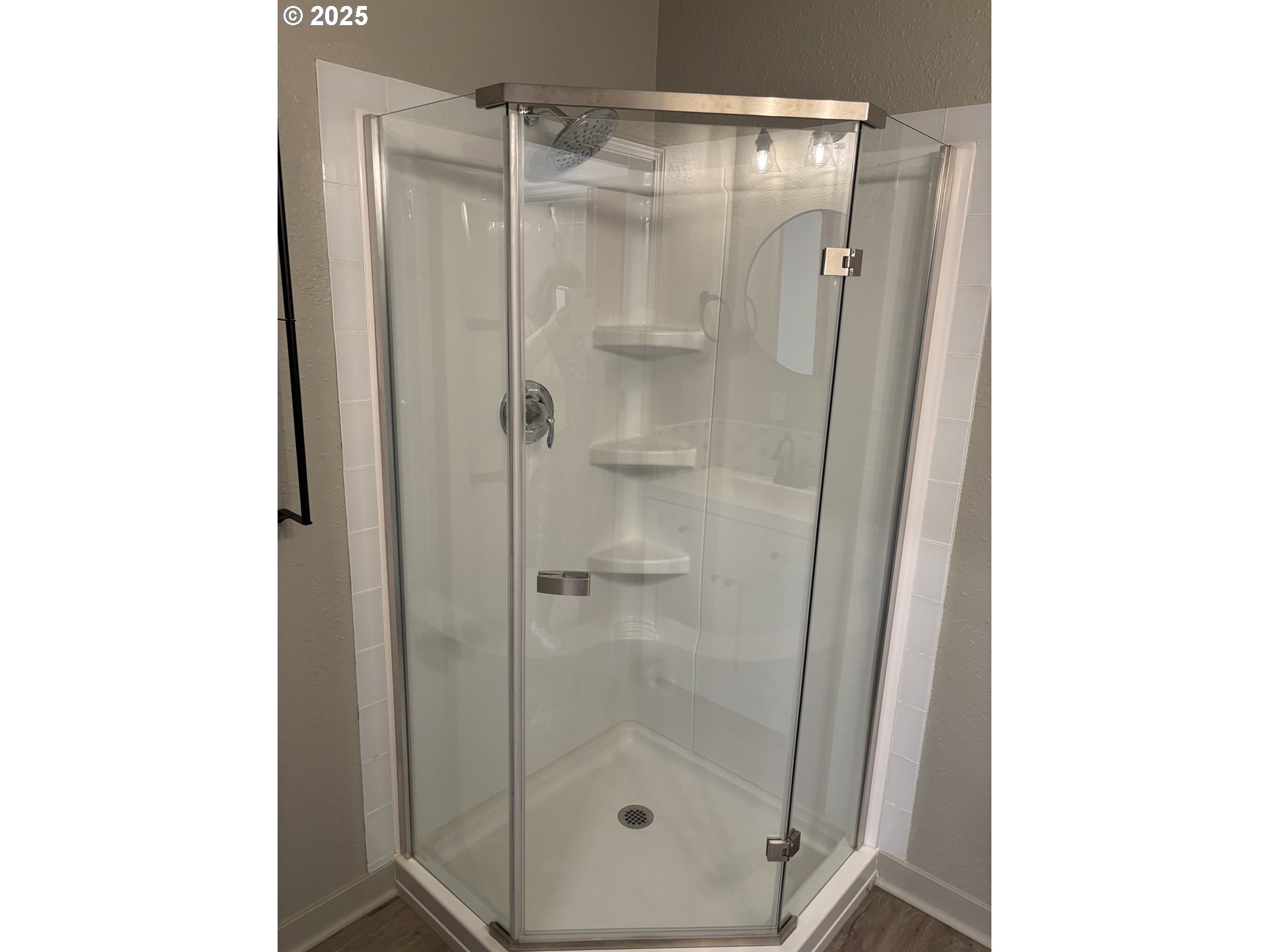 704 Patrol Street Molalla, OR 97038 - Photo 12 of 29 a bathroom with a shower