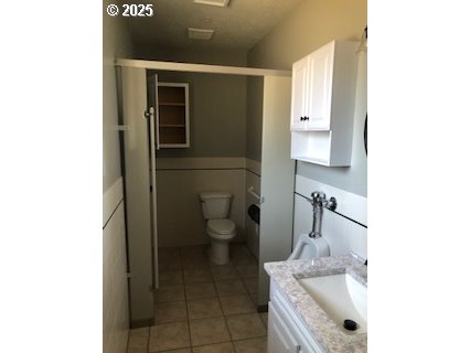 704 Patrol Street Molalla, OR 97038 - Photo 22 of 29 a bathroom with a sink a toilet and shower