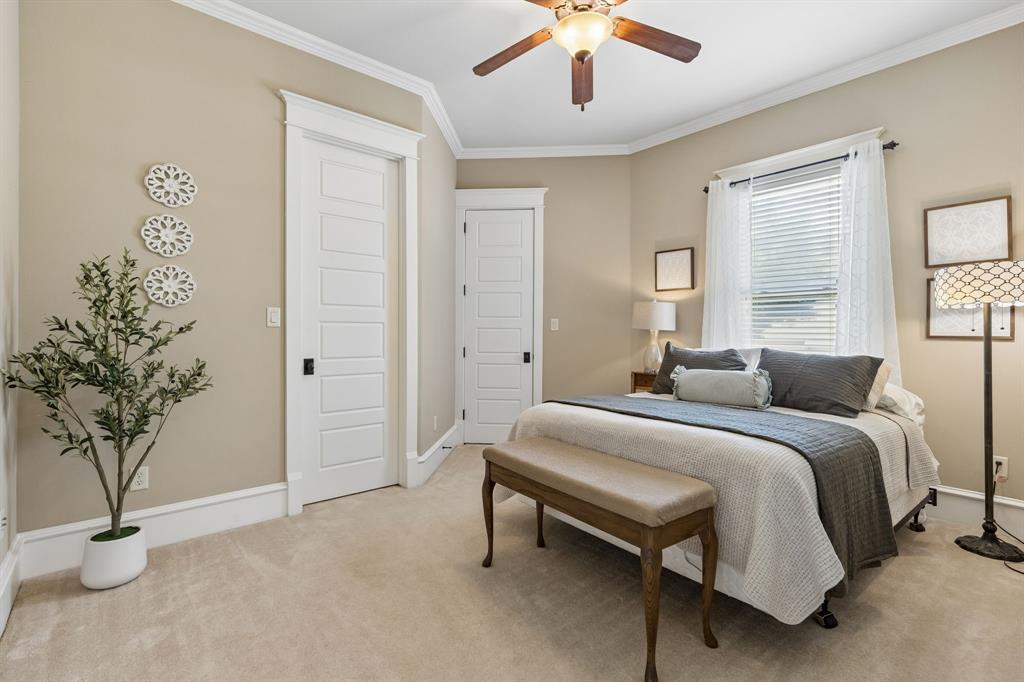 206 Rodeo Drive Azle, TX 76020 - Photo 25 of 40 Split downstairs ensuite bedroom